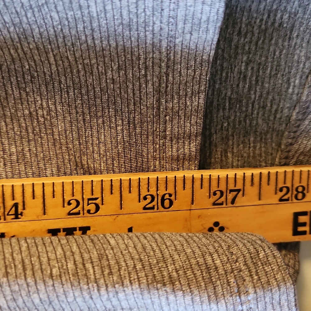 Men’s Gray Performance Running 1/4 Zip – Size M - Picture 10 of 13